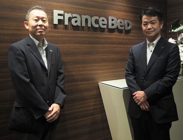 荒木部長(右)と大山課長 荒木部長(右)と大山課長
