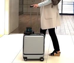 視覚障害者用「AIスーツケース」で実証試験