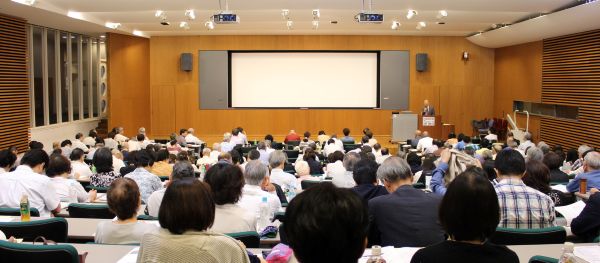 地域後見推進センターで講義を聞く参加者たち